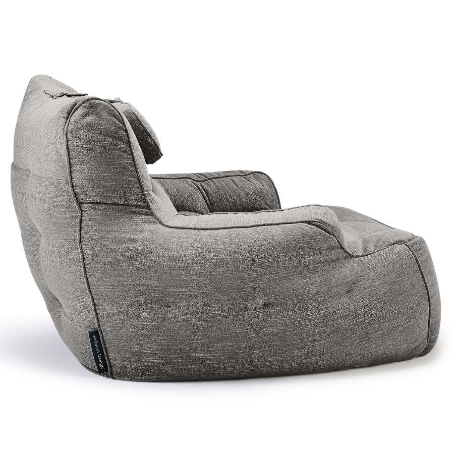 тёмно-серое уличное лаунж-кресло Tranquility Armchair шенилловое для террасы, сада и веранды — фото в интерьере