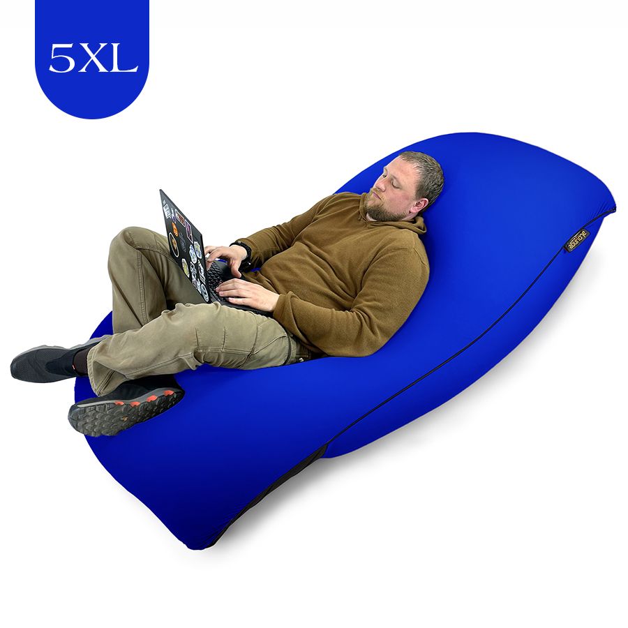 кобальтово-синее мягкое кресло-мешок SNUGG эластичное (спандекс) для детской, гостиной и игровой зоны — фото в интерьере