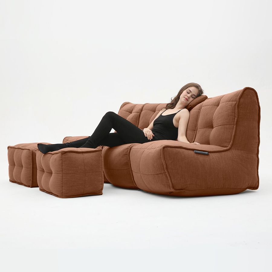 терракотовое четырёхместный модульный диван Mod4 Quad Couch шенилловое для гостиной и домашнего кинотеатра — фото в интерьере