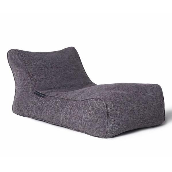 тёмно-серое уличный шезлонг Studio Lounger из Sofa Weave для сада, бассейна и пляжной зоны — фото в интерьере