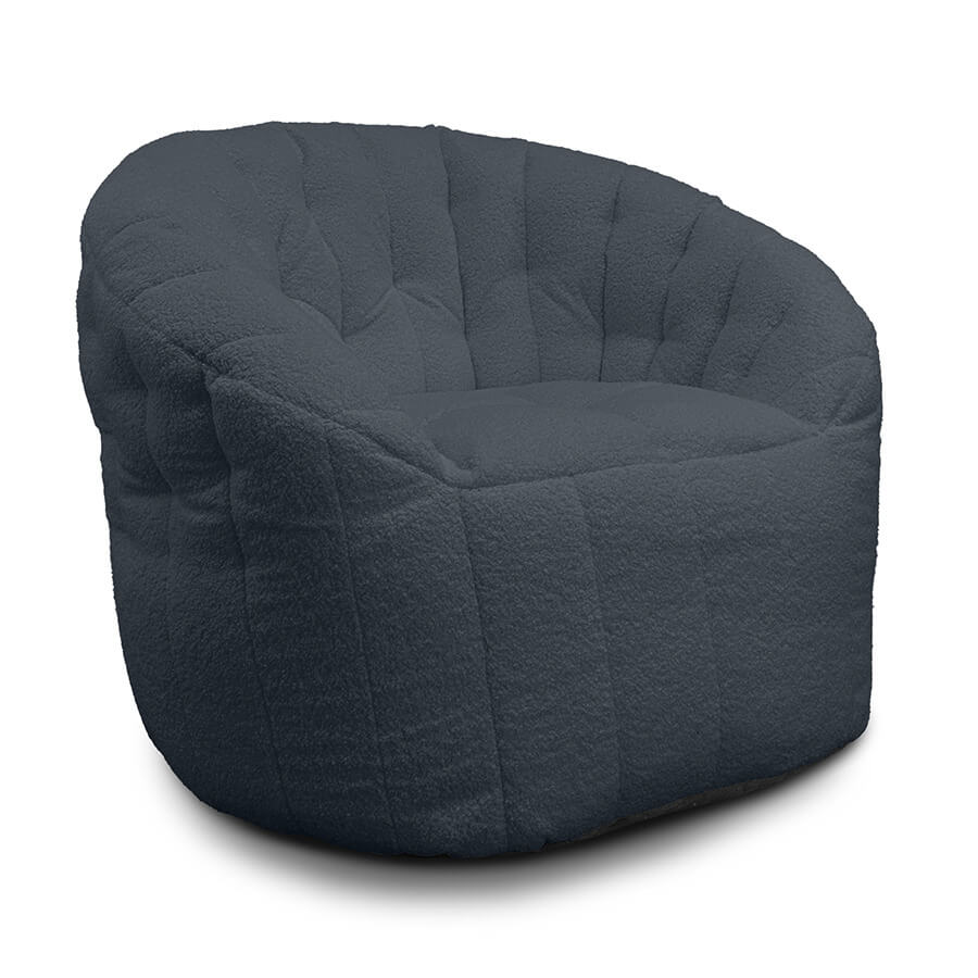 тёмно-серое полукруглое бескаркасное кресло Butterfly Sofa из искусственного меха для гостиной, домашнего кинотеатра и офиса — фото в интерьере