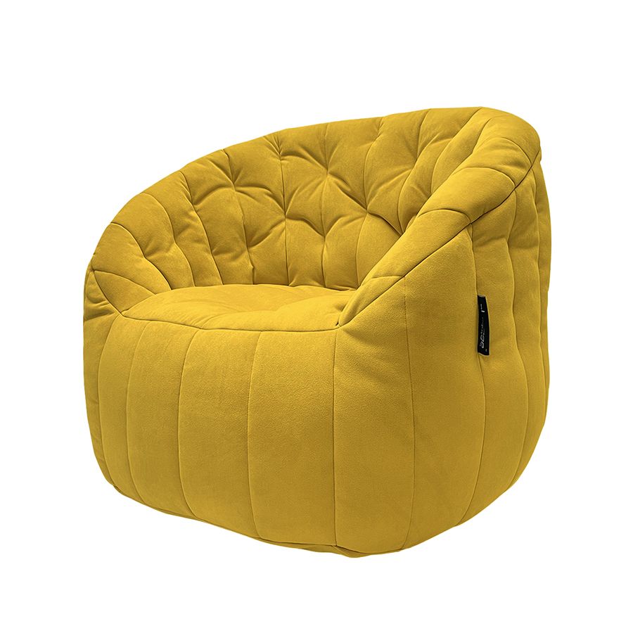 жёлтое просторное бескаркасное кресло Butterfly Sofa Deluxe велюровое для гостиной, переговорной и лаунж-зоны — фото в интерьере