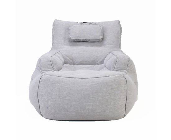 серое уличное лаунж-кресло Tranquility Armchair из Sofa Weave для террасы, сада и веранды — фото в интерьере