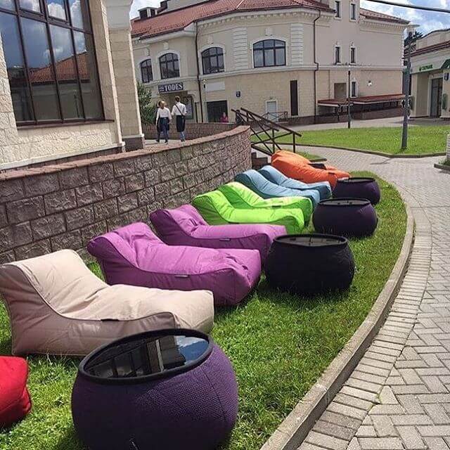 фиолетовое уличный шезлонг Studio Lounger уличное (Oxford) в интерьере сад