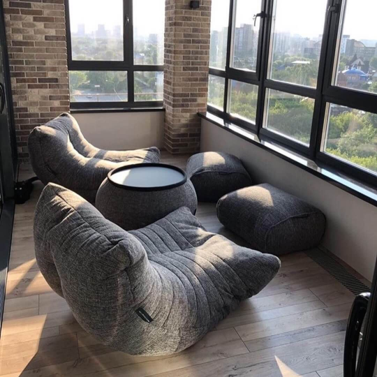 тёмно-серое акустическое кресло-мешок Acoustic Lounge из Sofa Weave для офиса, переговорной и студии — вид сбоку