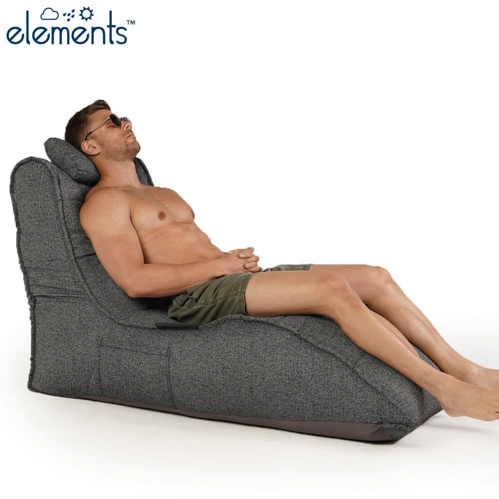 тёмно-серое бескаркасный лаунж-диван Avatar Sofa уличное (Oxford) для гостиной, кабинета и лаунж-зоны — фото в интерьере