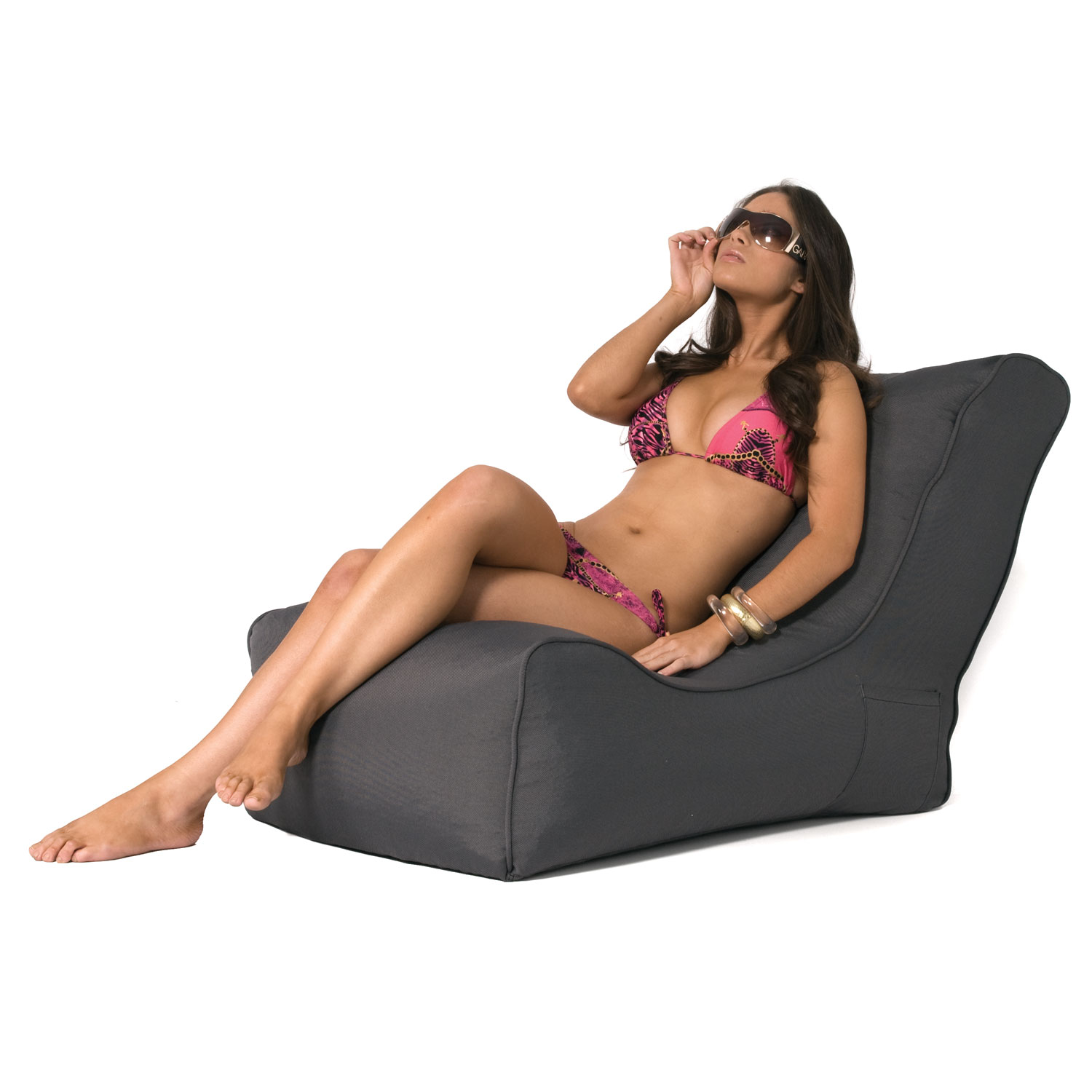тёмно-серое уличный бескаркасный диван Evolution Sofa уличное (Oxford) в интерьере терраса