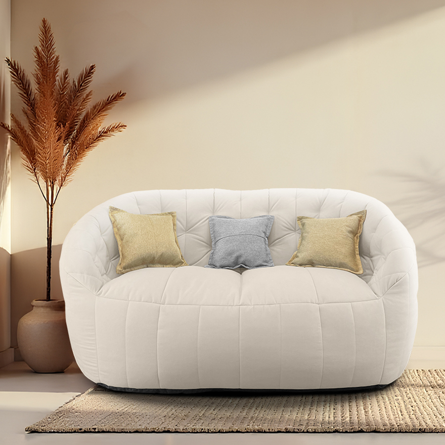 белое двойной бескаркасный диван Butterfly Twin Sofa велюровое в интерьере гостиная