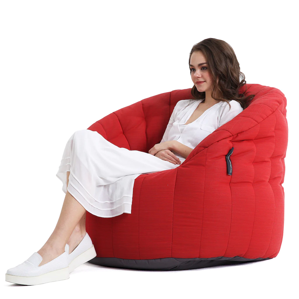 красное полукруглое бескаркасное кресло Butterfly Sofa уличное (Oxford) для гостиной, домашнего кинотеатра и офиса — фото в интерьере