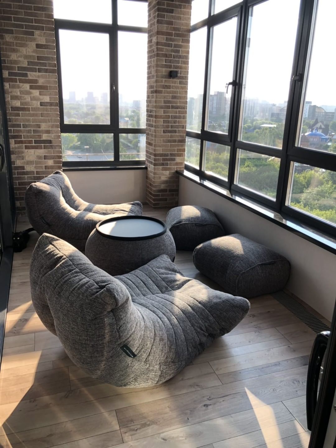 тёмно-серое акустический бескаркасный диван Acoustic Sofa из Sofa Weave для домашнего кинотеатра, офиса и студии