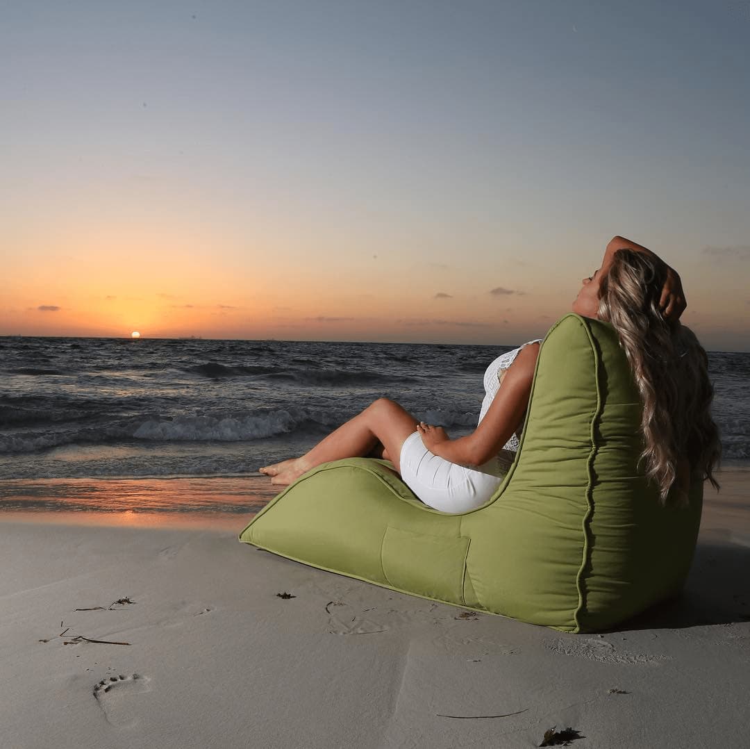 лаймово-зелёное бескаркасный лаунж-диван Avatar Sofa уличное из олефина для гостиной, кабинета и лаунж-зоны — вид сбоку