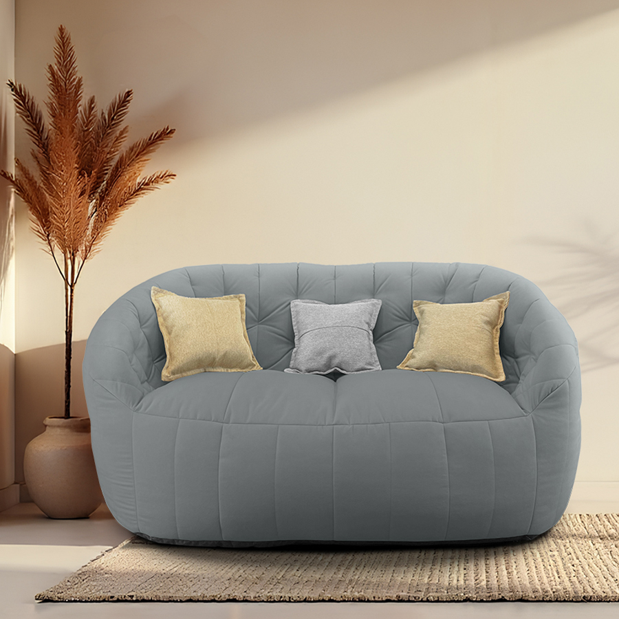 серое двойной бескаркасный диван Butterfly Twin Sofa велюровое в интерьере гостиная