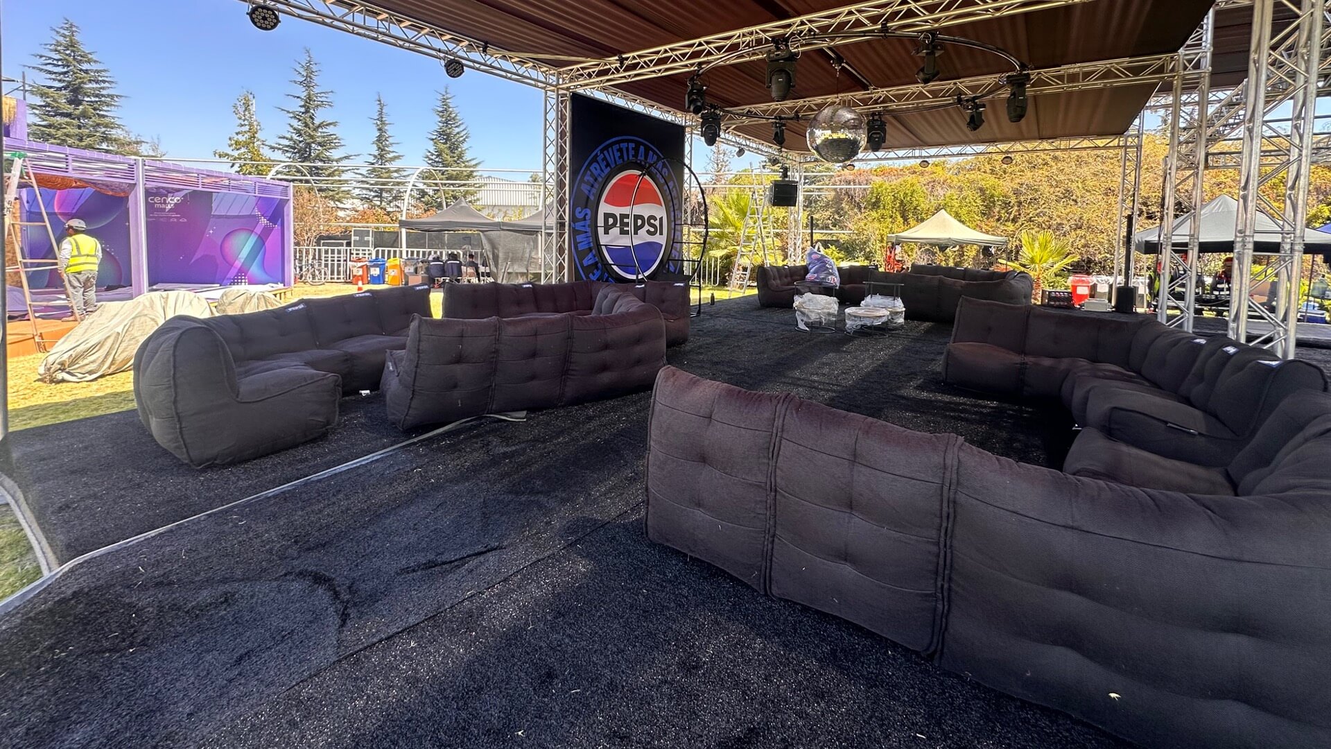 мебель ambient lounge на фестивале lollapalooza